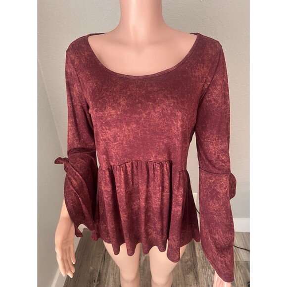 Andree by Unit Womens Red TIE DYE Peplum Top Sz Medium Bell Sleeves soft Blouse - Picture 7 of 10